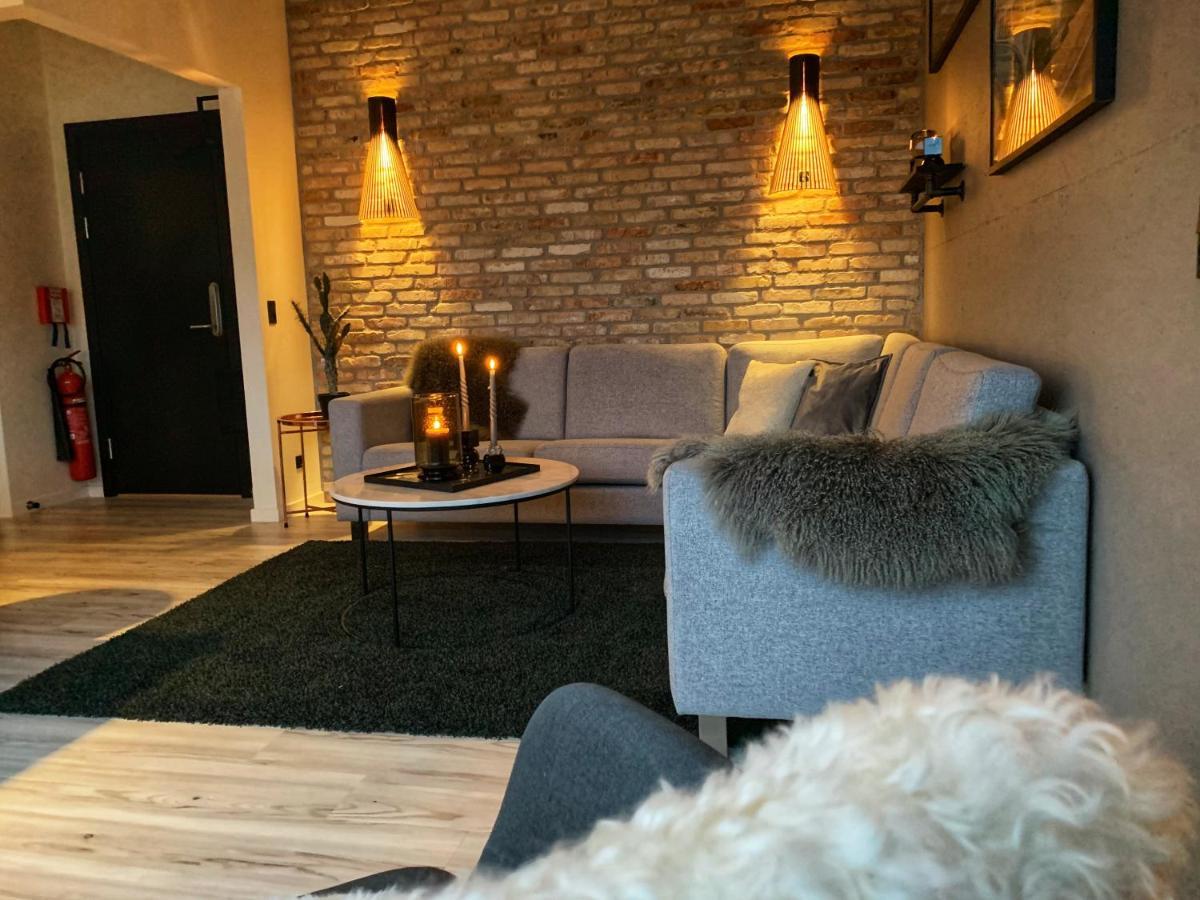 Broncks Apartment 1 - Modern 2-Bedroom In The Heart Of 토르스하운 외부 사진
