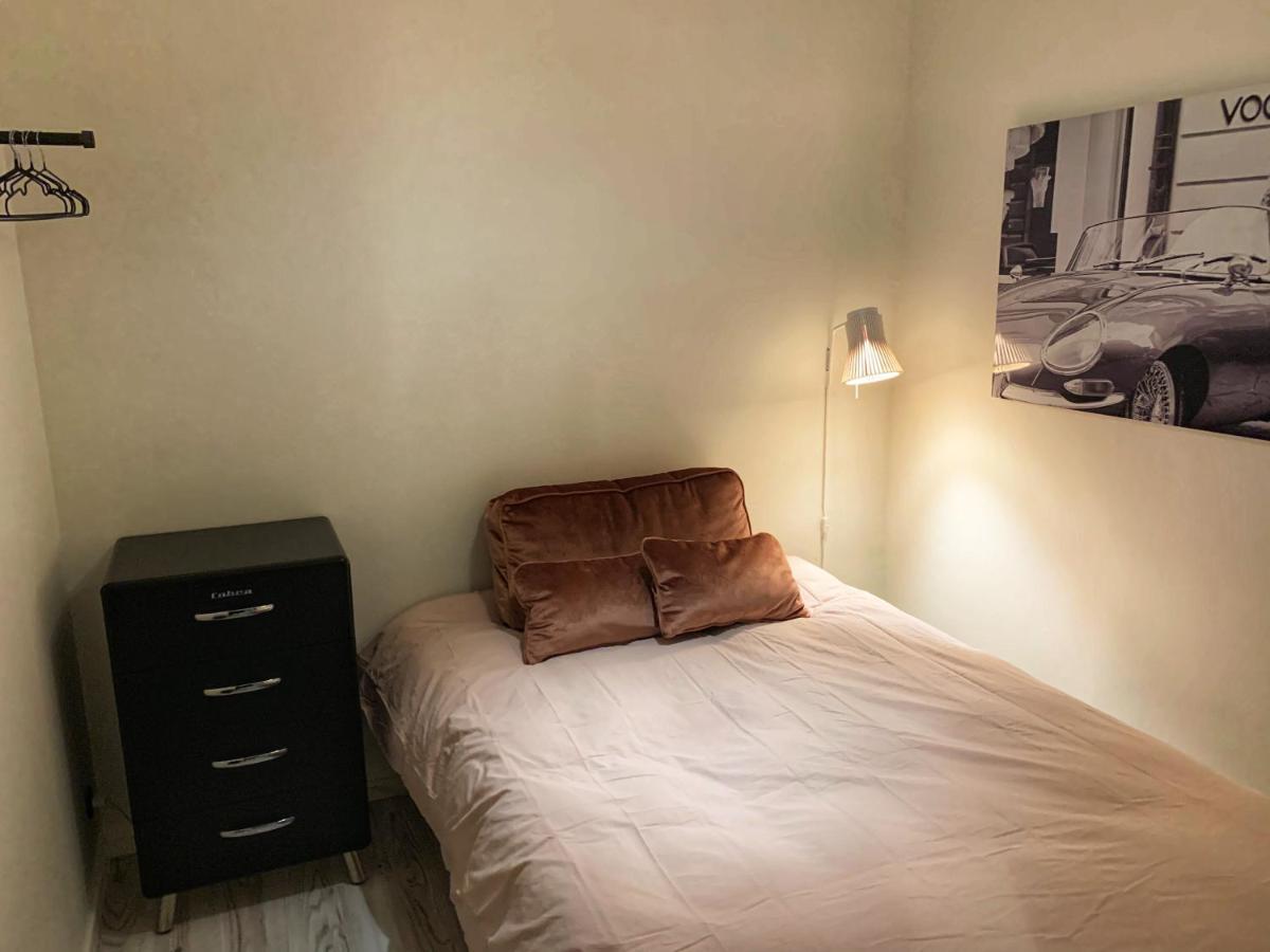 Broncks Apartment 1 - Modern 2-Bedroom In The Heart Of 토르스하운 외부 사진